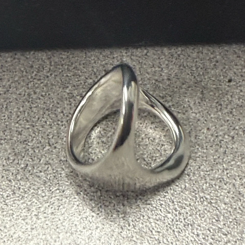 Sterling silver-plated ring with large central oval